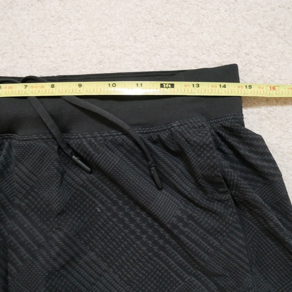 Lululemon T.H.E short with Nulux liner Medium - Picture 5 of 7
